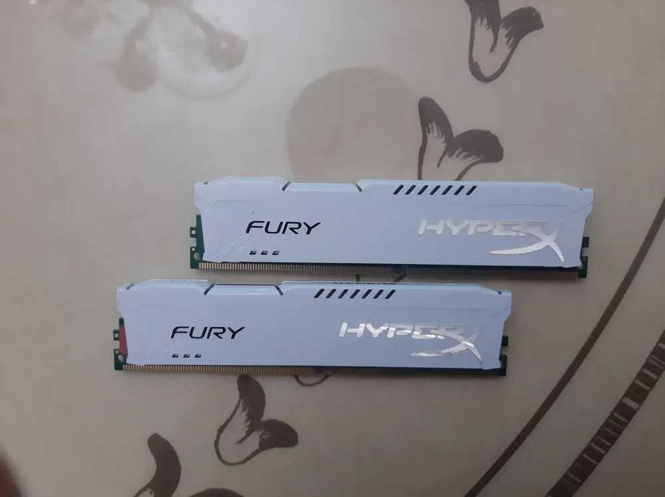 Оперативка DDR4 Kingston Fury