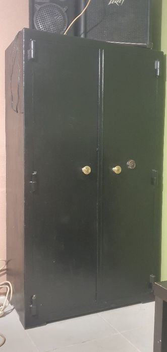 „Масивен работещ сейф 170см – университетски, с ключ“