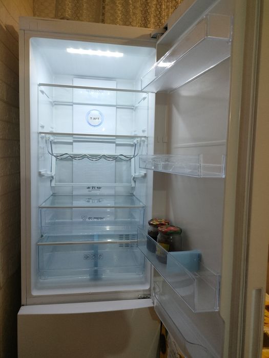 Холодильник Haier белый