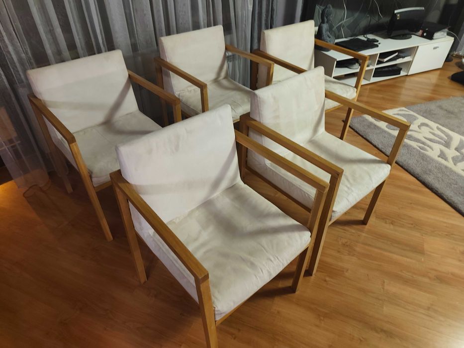 Трапезни столове от масивен дъб