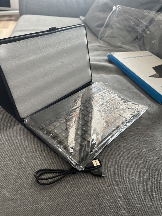 Smart keyboard case - bleutooth клавиатура + case 10.6’