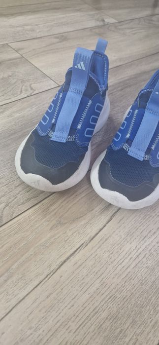 Маратонки Adidas, 33 номер