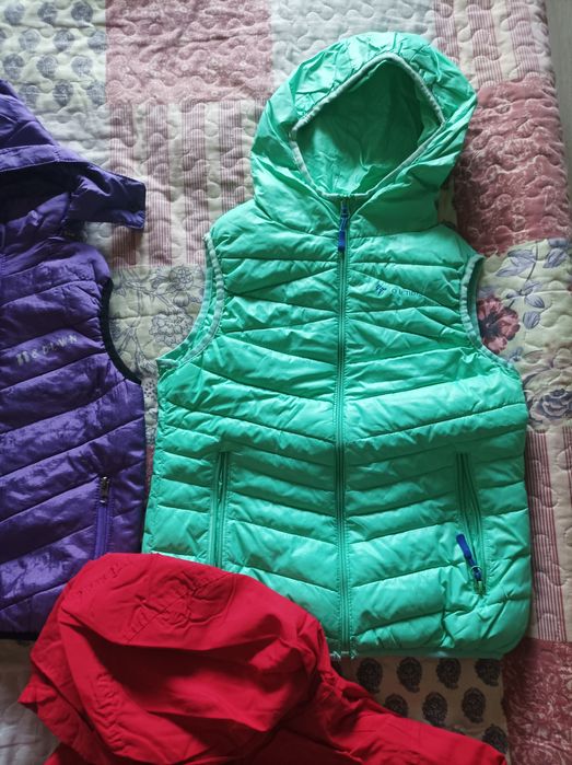 Безрукавки размер 104,122