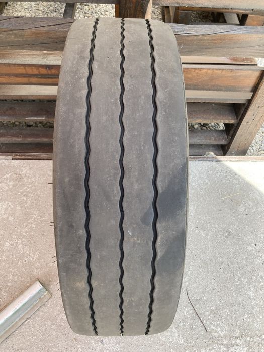 Гума за камион 235-75-17.5