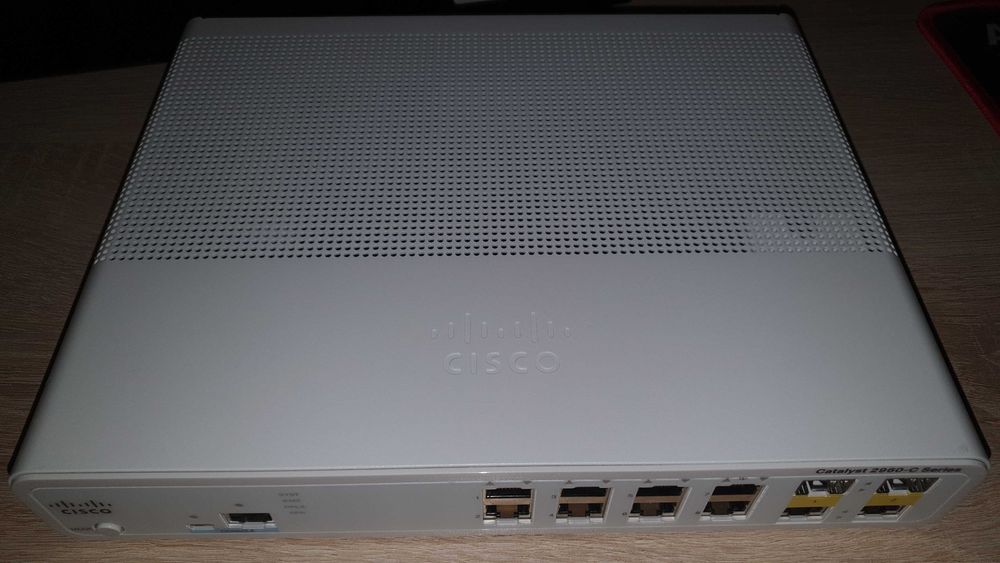 Switch Cisco ws-C2960C-8TC-L excelent streaming audio
