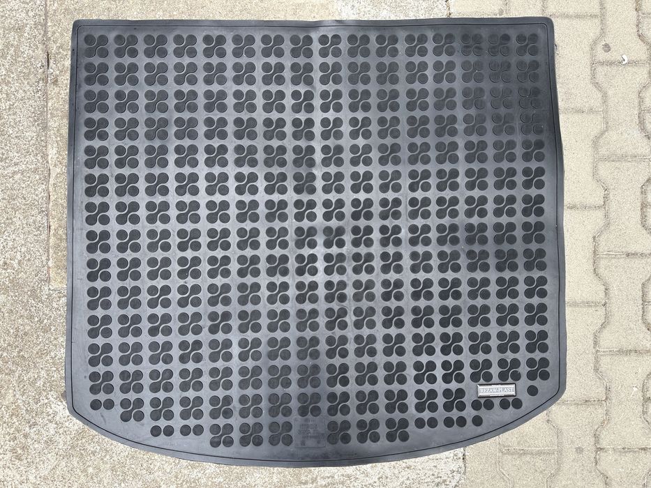 Гумена стелка за багажник на Хюндай Санта Фе III