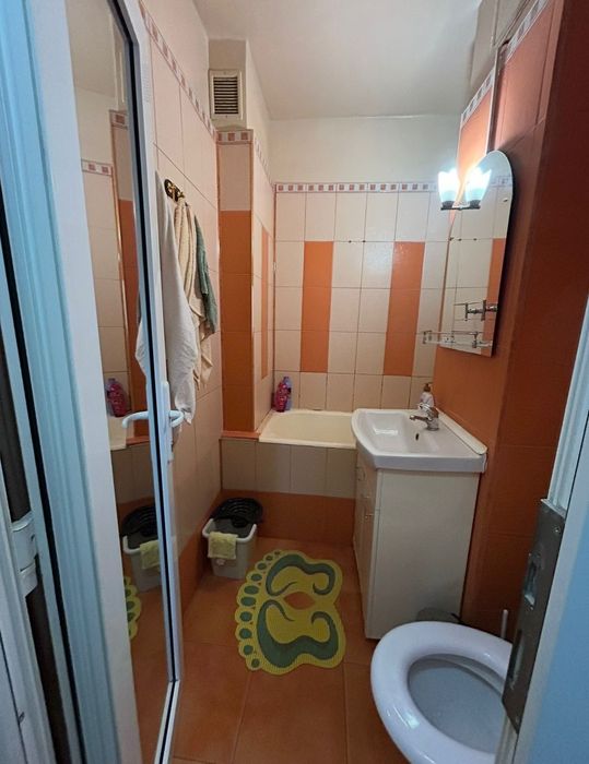 Închiriez garsoniera