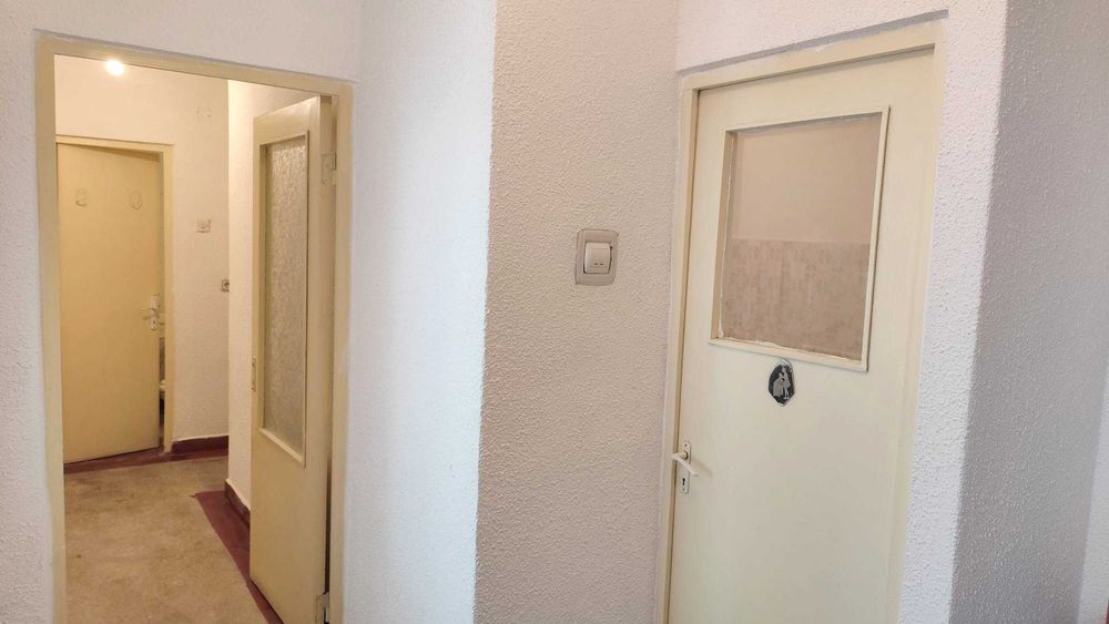 Vand apartament 3 camere str.Carpati, decomandat