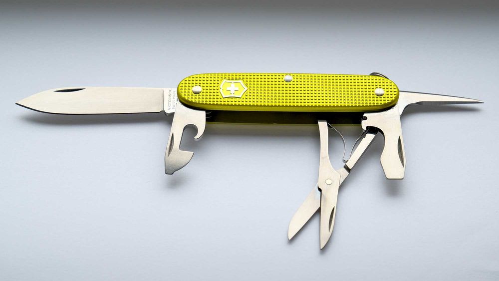 Victorinox Pioneer X Alox Limited Edition 2023 Electric Yellow nou