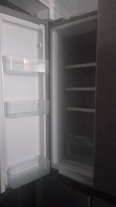 Холодильник большой, качественный