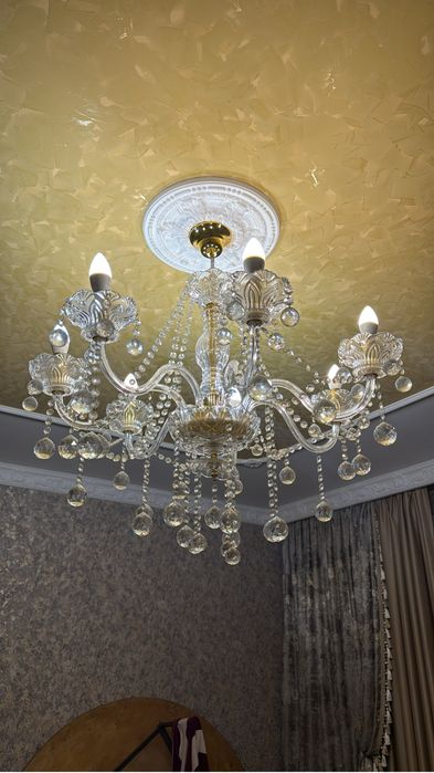 Продаю люстру срочно