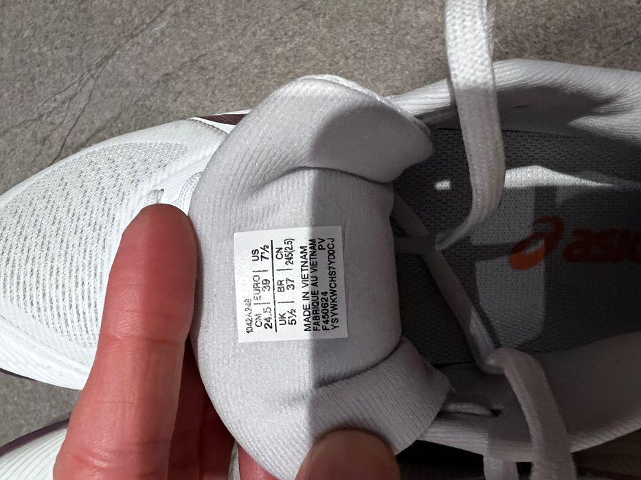 Нови маратонки ASICS дамски