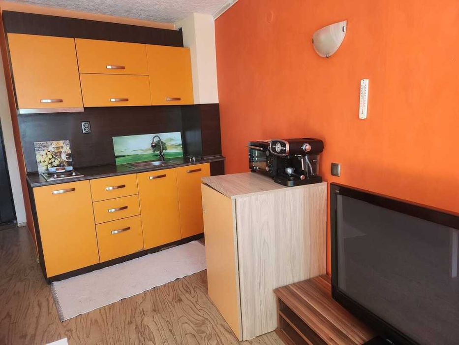 Дава се под наем Двустаен апартамент в Бургас, Център - 70 кв.м за 504.9 € - Снимка #2