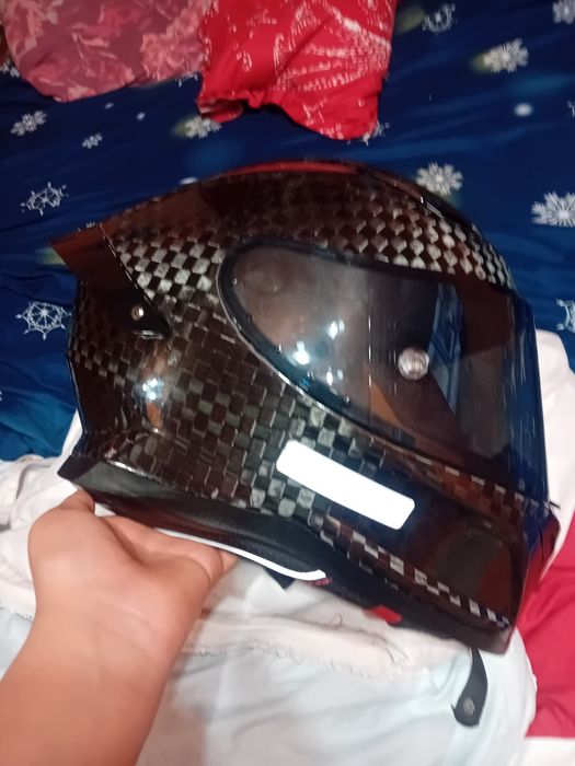 Vând cască de motociclist
