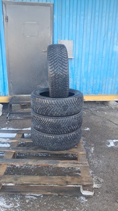 Шины зимние шипованные 235/55/20
