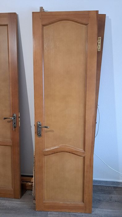 Продам двери дерево