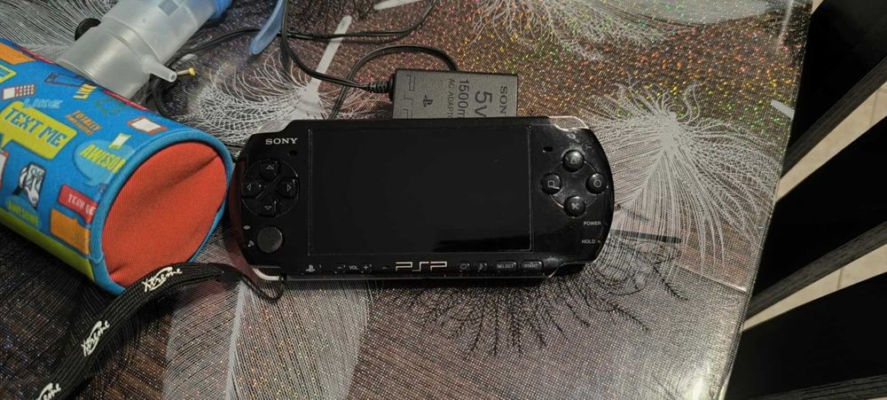 Sony PSP 3004 със зарядно и батерия