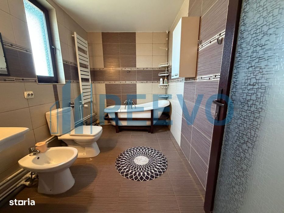 Casă/Vilă de vânzare în comuna Târgu Trotuș, județul Bacău.