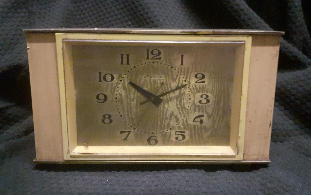 Советские настольные часы.