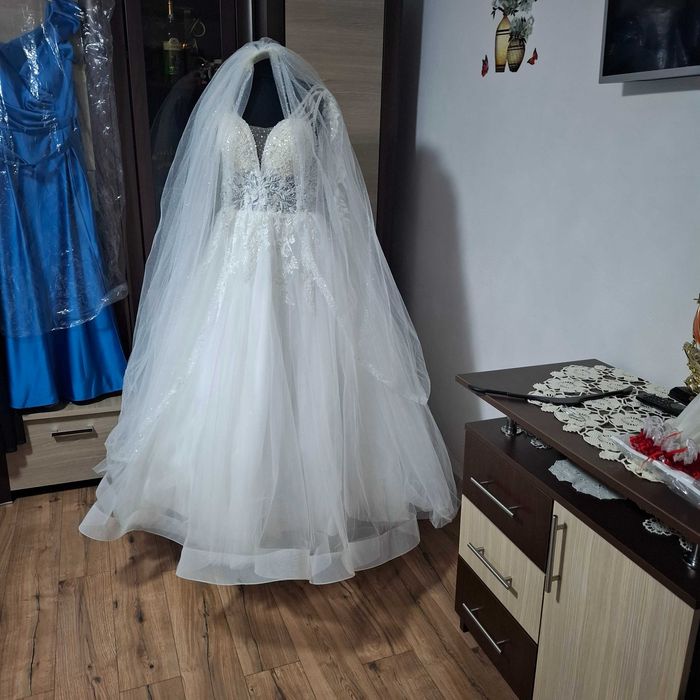 Vand rochie de mireasa