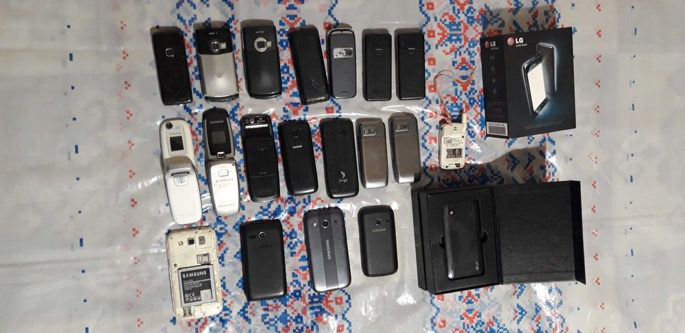 Продаю мобильные телефоны и планшеты.