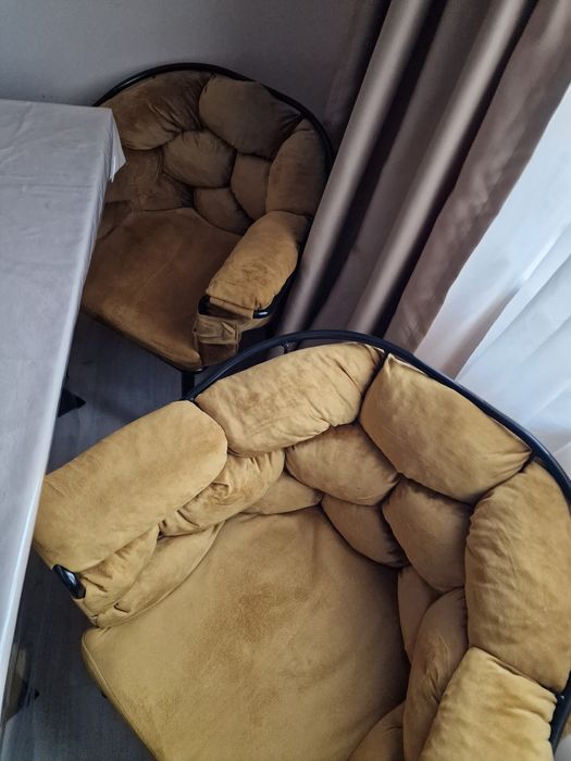 Трапезни столове горчица с черни метални крачета