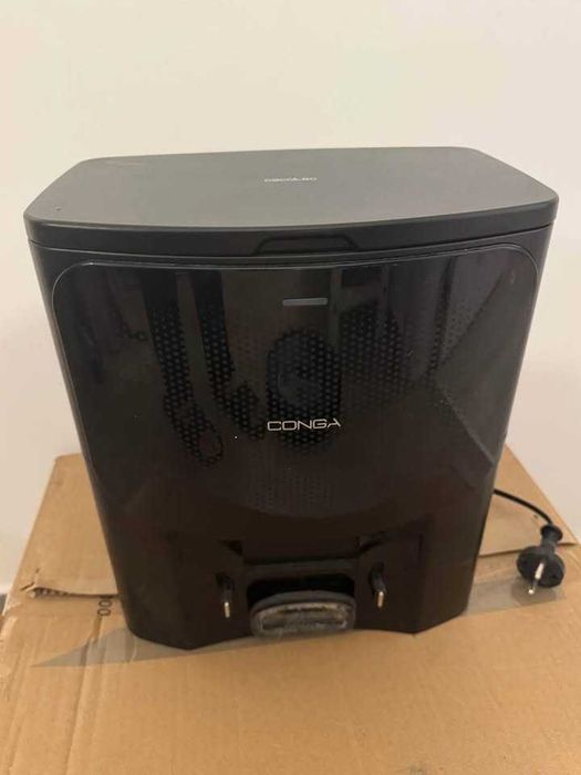 Aspirator robot Cecotec Conga cu mop și stație de auto-golire