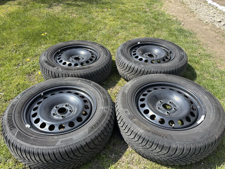 Set 4 anvelope de iarnă Bridgestone Blizzak pe jante tablă – stare foarte bună