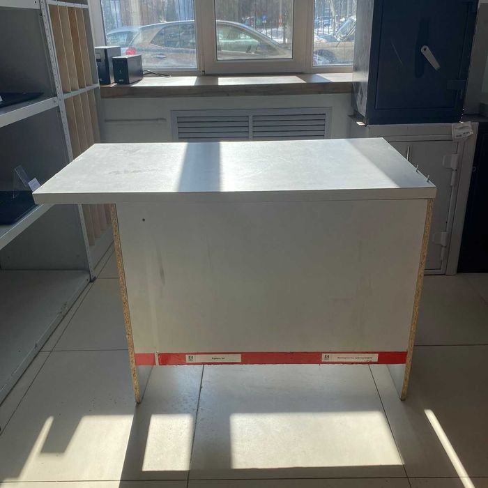 стол белый деревянный продаем