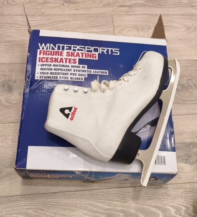 Срочно продам коньки