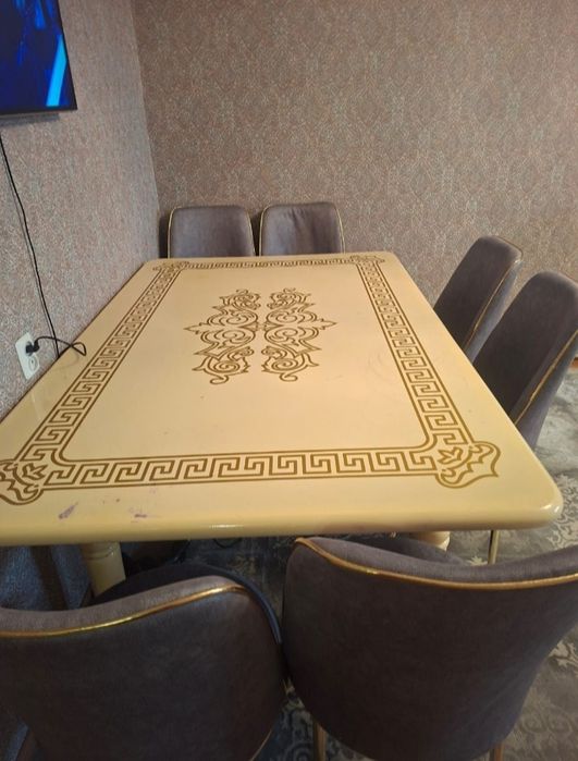 Отдам даром стол и стул диван