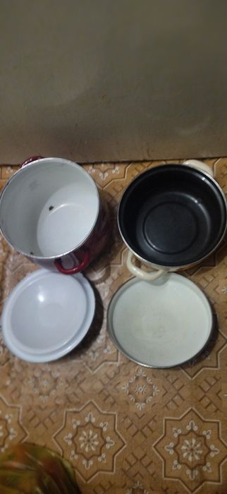 продам кастрюли с крышками