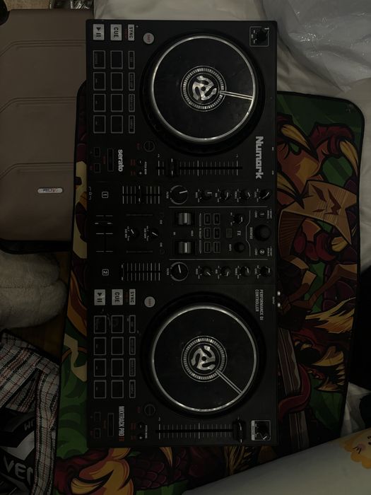 Продам dj пульт Numark