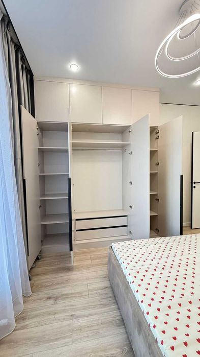 2 ком.кв. 38 кв.м  Айтматова, 79