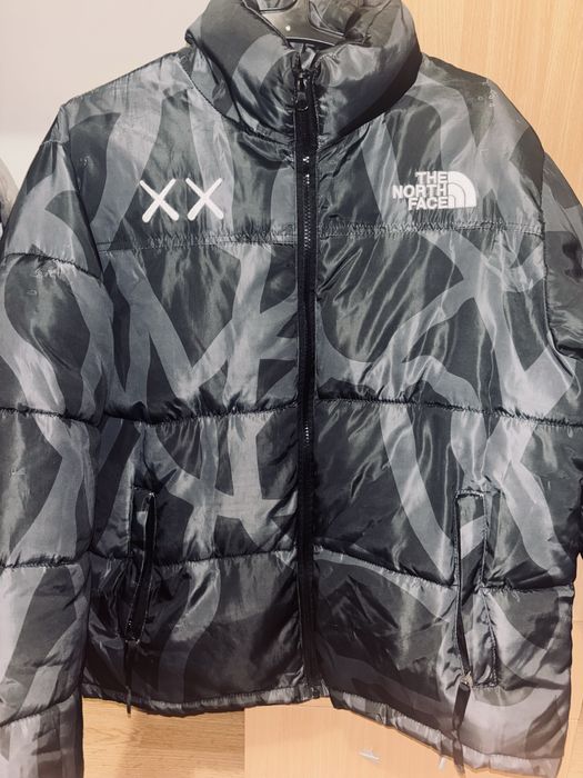 Продавам яке The North Face XX