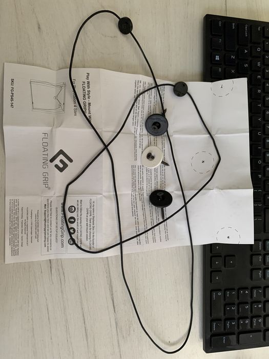 окачване на PlayStation 4 slim за стена