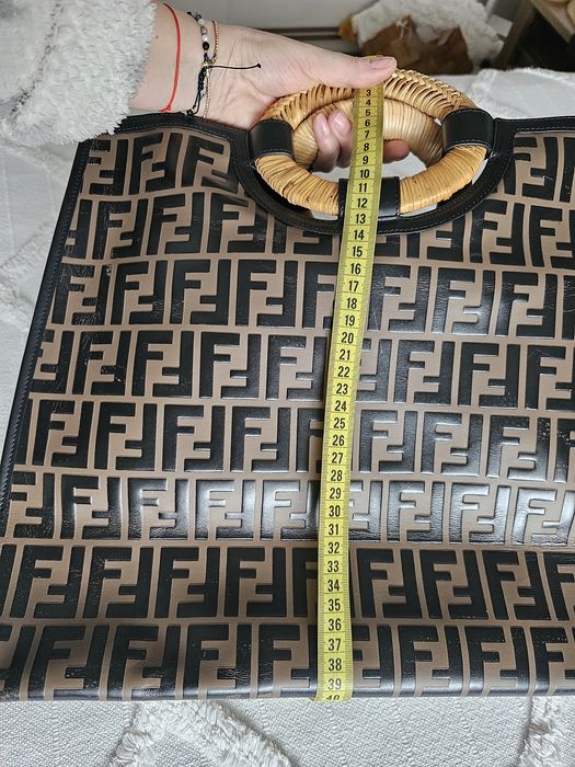 Geanta fendi model tote cel mai mare