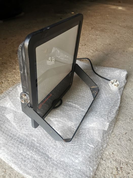 LEDVANCE Floodlight 180 W, 20 000 lm, IP65 – с UK щепсел