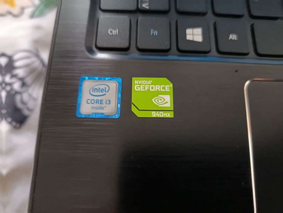 Vand laptopuri perfect functionale ddr 4 cu tastatura luminata