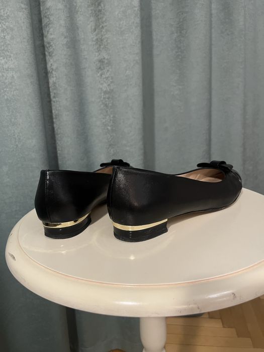 Туфли черные на низком каблуке