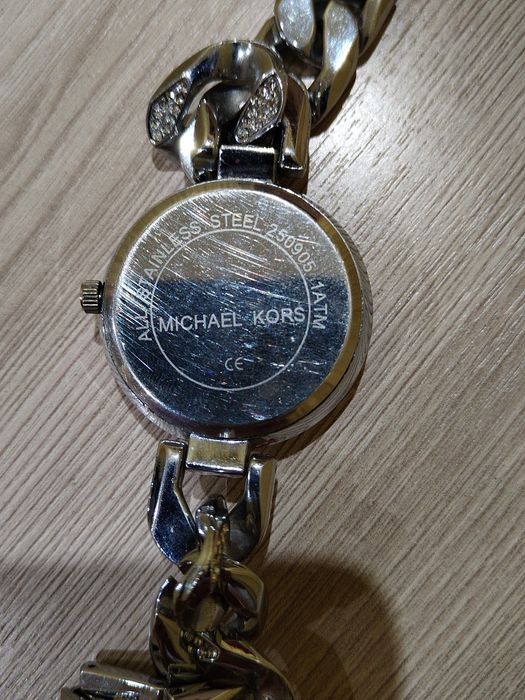 Продам часы, наручные, на цепочке