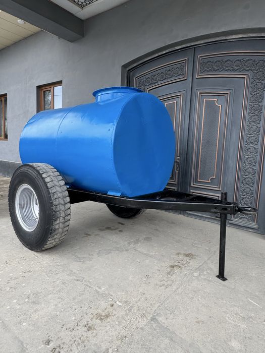 Цистерна 3,2 т. Емкость сотилади.