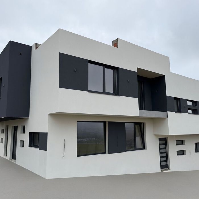 Oferta ! Casa moderna zona La Soare