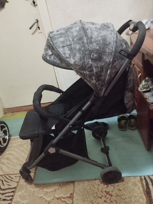 Коляска чемодан.