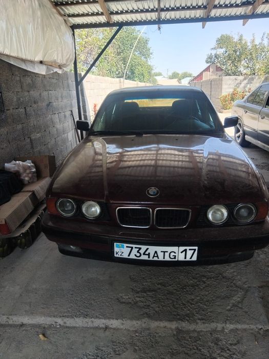 Продам машину бмв