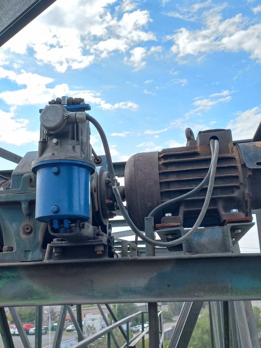 Продам кран козловой