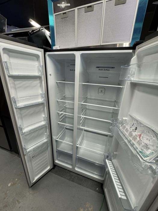 Frigider side-by-side Hisense RS677N4AFC