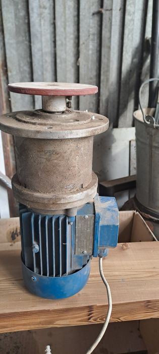 Редуктор, прав  220v