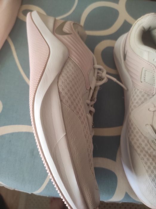 Дамски маратонки Nike