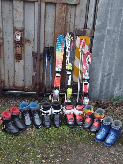 Продавам ски и ски обувки, щеки
